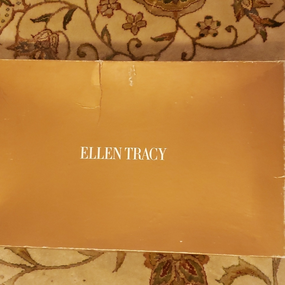 Ellen Tracy boots